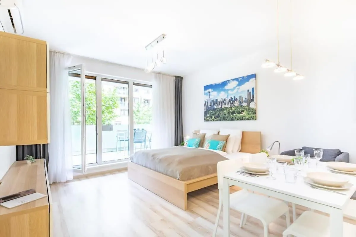 Central Modern And Sunny Apartment With Balcony Budapest