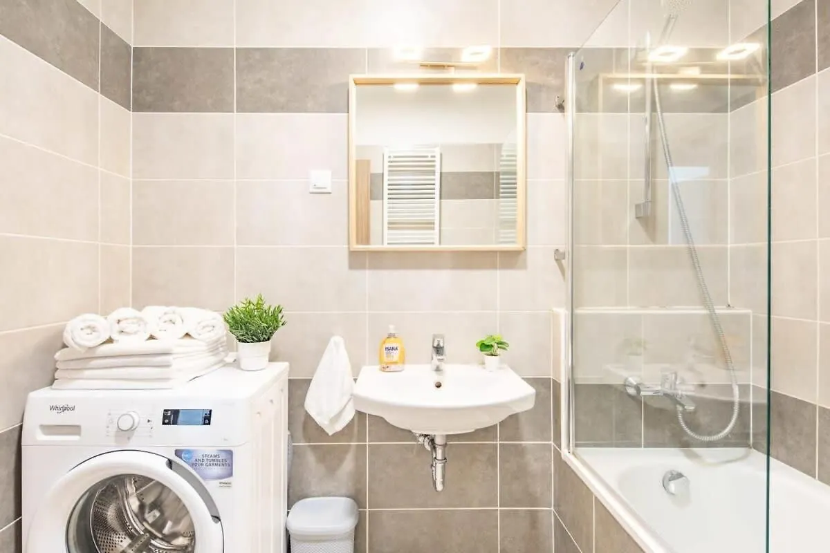 Central Modern And Sunny Apartment With Balcony Budapest 0*,