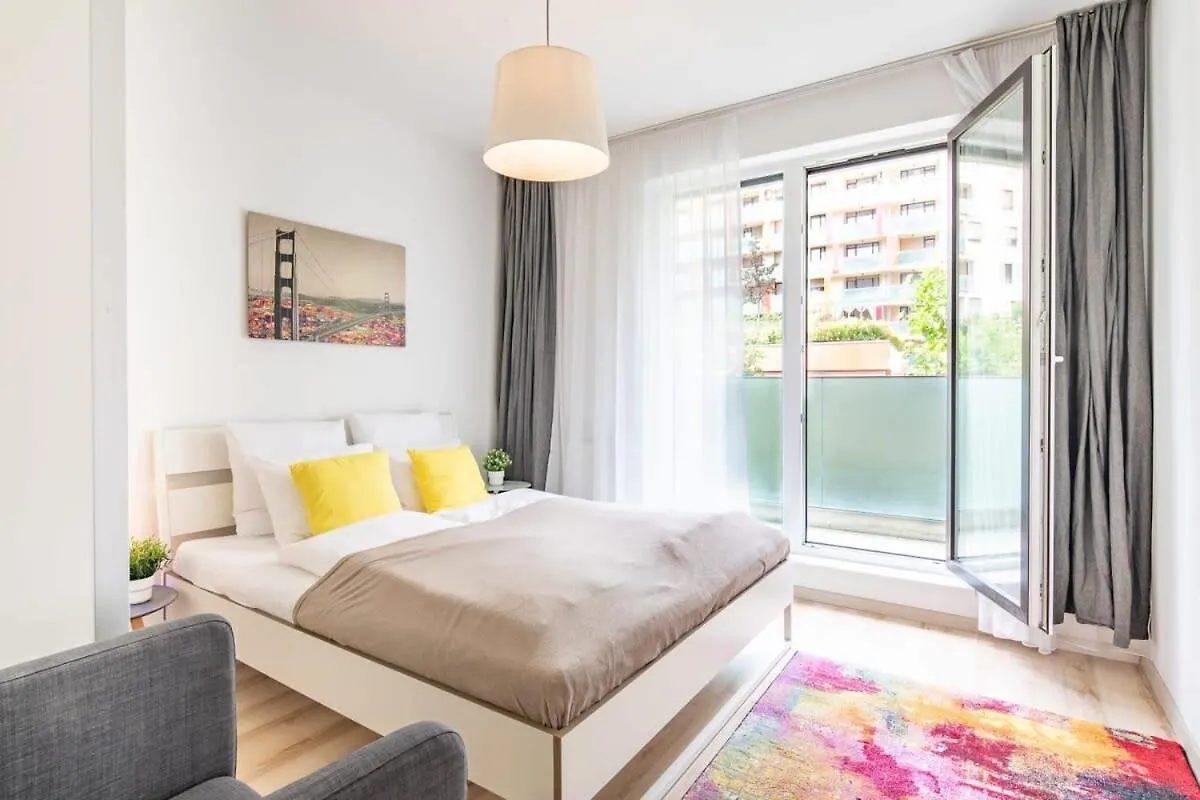 Central Modern And Sunny Apartment With Balcony Budapest
